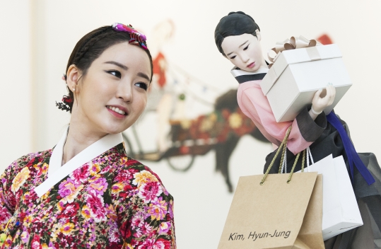 한국화가 김현정 작가는 “앞으로 한국화의 매력과 아름다움을 대중 앞에 널리 알리는 ‘전도사’가 되고 싶다”고 밝혔다. ⓒ이정실 여성신문 사진기자