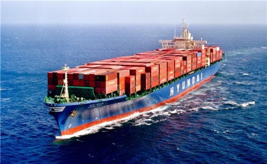 현대상선이 중국-한국-러시아 항로 신규 컨테이너 서비스에 투입한4,600TEU급 현대 유니티호