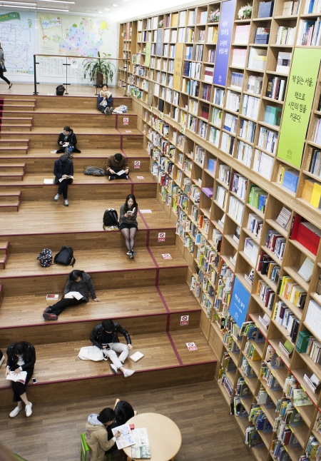 3월 30일 오후 서울 중구 서울도서관에서 시민들이 책을 읽고 있다.sumatriptan patch http://sumatriptannow.com/patch sumatriptan patch