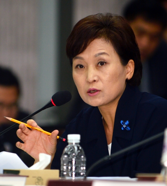 첫 여성 국회 예산결산특별위원장으로 선출된 김현미 의원은 “청년 일자리 문제를 해결하는 데 도움을 주고, 복지정책이 제대로 담긴 예산안을 만드는 게 정책적 목표”라고 밝혔다. ⓒ뉴시스·여성신문