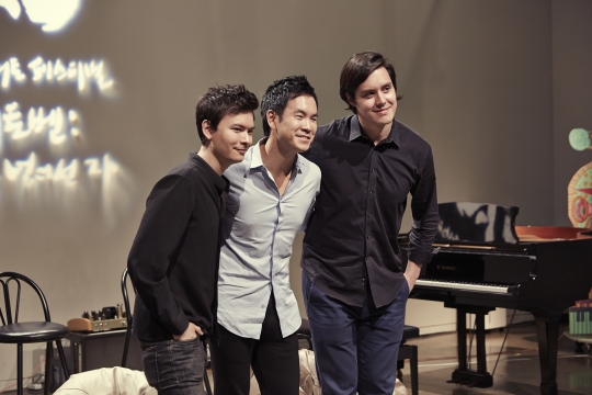 왼쪽부터 스테판 피 재키브(바이올린), 리처드 용재 오닐(비올라/음악감독), 마이클 니콜라스(첼로). ⓒ크레디아