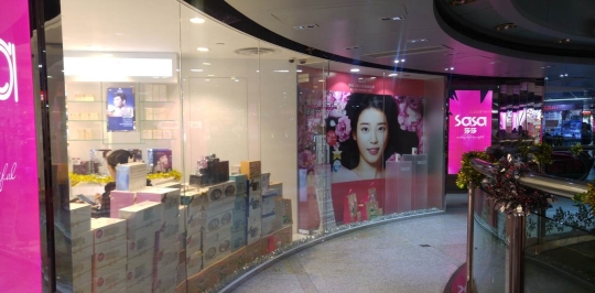 해외 샤샤 매장에 입점한 아이소이. 샤샤는 홍콩·싱가포르·말레이시아 등 아시아에 약 300개의 매장을 가진 유명 뷰티 제품 판매 숍이다. ⓒ아이소이