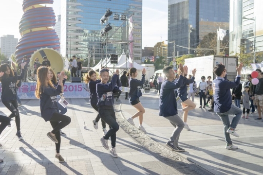 서울문화재단이 서울거리예술축제2016을 함께 만들어갈 자원활동가를 모집한다 ⓒ서울문화재단