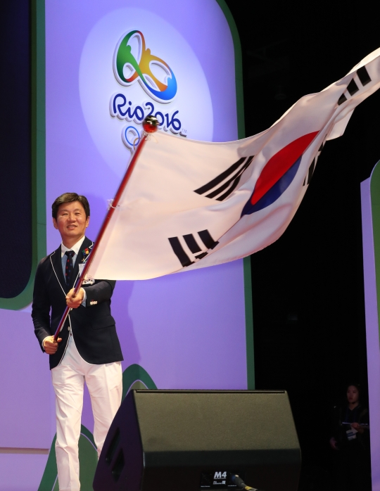 제31회 리우데자네이루 하계 올림픽을 열흘 앞둔 가운데 한국 선수단이 출국한다. 사진은 정몽규 선수단장. ⓒ뉴시스·여성신문