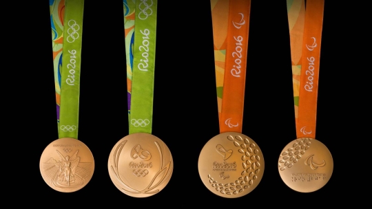리우 올림픽의 메달은 지속가능발전을 염두에 두고 친환경적으로 제작됐다. 금메달에는 수은이 전혀 함유되지 않았으며 은메달에는 30%의 재활용품이 포함됐다. ⓒRio 2016 / Andre Luiz Mello