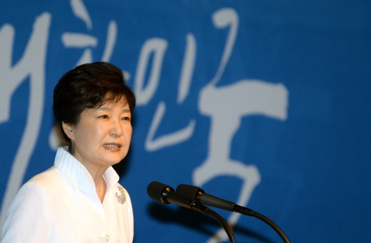 박근혜 대통령이 15일 오전 서울 세종문화회관에서 열린 제71주년 광복절 경축식에서 경축사를 하고 있다. ⓒ뉴시스·여성신문