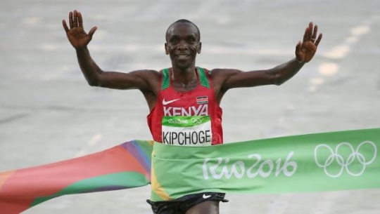 케냐의 엘루이드 킵초게가 마라톤 전향 3년 만에 올림픽 금메달을 목에 걸었다. ⓒ리우데자네이루 올림픽 공식 홈페이지