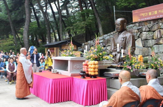 경북 구미 도리사는 신라에 최초로 향과 불교를 전한 아도화상의 전법정신을 기리기 위해 지난 3일 ‘아도화상 헌향재’를 열었다. ⓒ권은주 기자