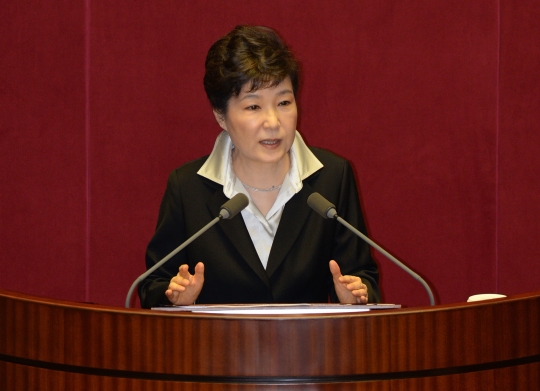 박근혜 대통령이 24일 오전 국회에서 시정연설을 하고 있다. ⓒ뉴시스·여성신문