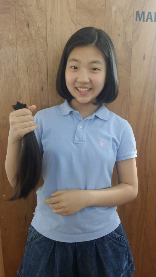 소아암 환자들을 위해 머리카락을 기부하는 ‘모나미’(모발을 나누는 미모(美毛)들)의 ㅐ지연 양 ⓒ모나미 제공