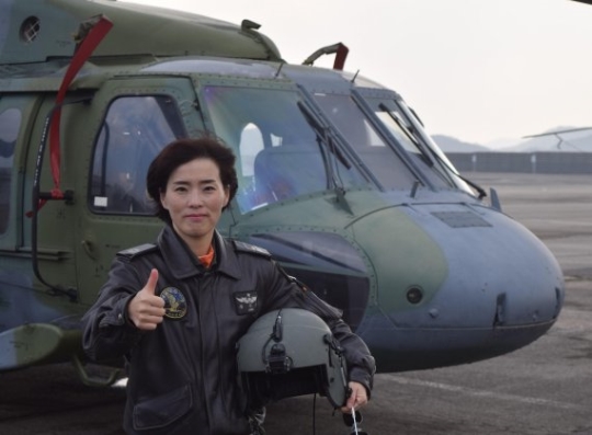 육군 최초 여성 헬기 교관조종사가 된 정은희 준위 ⓒ육군