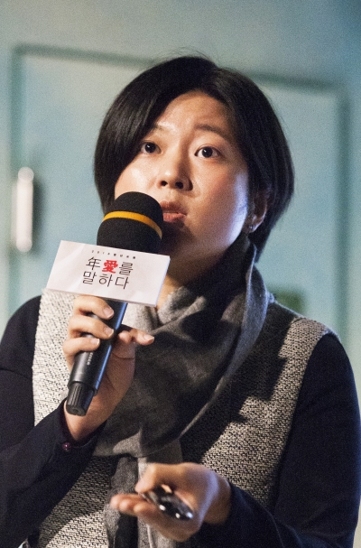 은하선 작가가 10일 서울 대학로 아츠플레이씨어터에서 열린 ‘2016 청년포럼’에서 ‘나는 섹스를 말하는 여자다’를 주제로 강연하고 있다. ⓒ이정실 사진기자