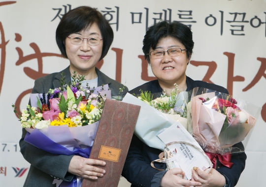 정영애(왼쪽) 서울사이버대 교수와 조진경 십대여성인권센터 대표. ⓒ이정실 사진기자