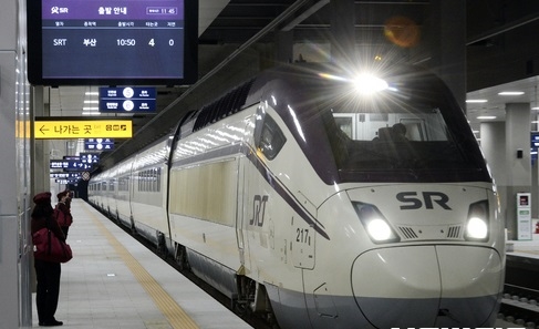 오는 8월부터 KTX·SRT 열차를 조기예약하면 최대 50% 할인해준다.