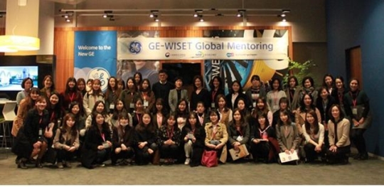 한국여성과학기술인지원센터(소장 한화진, WISET)는 이달 말까지 블룸버그 코리아, 듀폰 코리아와 함께하는 ‘글로벌 멘토링’에 참여할 이공계 여대생을 모집한다. ⓒWISET 제공