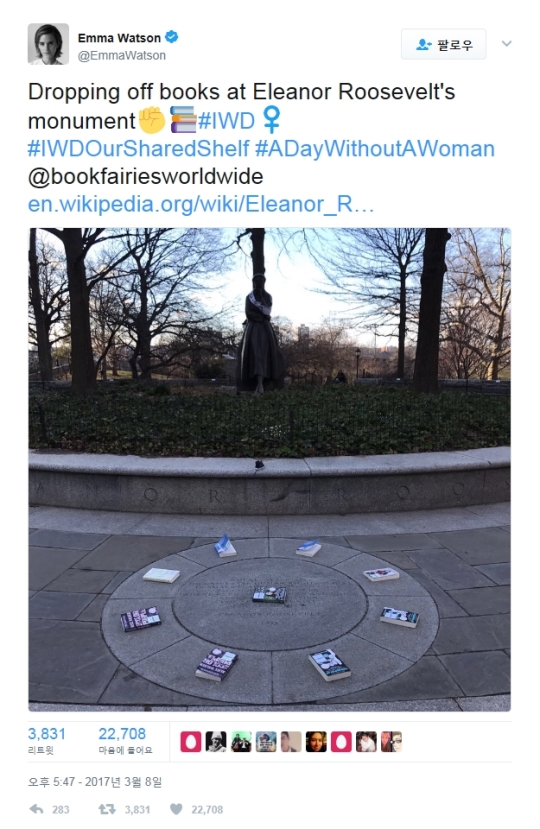 엠마 왓슨이 세계여성의날을 맞아 트위터에 올린 연작 중 엘리노어 루즈벨트 동상 앞에서. ⓒ엠마 왓슨 트위터