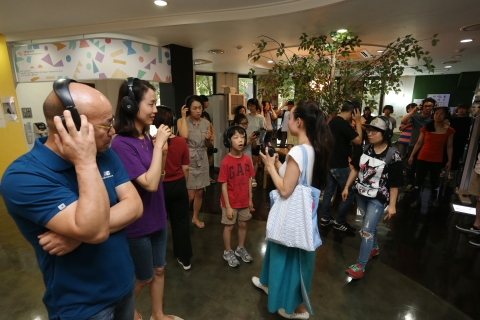 서울문화재단 서울예술치유허브가 마련한 ‘예술보건소’에 참여한 시민들의 모습. ⓒ서울문화재단 제공