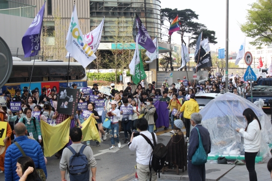 15일 오후 서울 광화문에서 2017 페미니스트 직접행동 ‘나는 오늘 페미니즘에 투표한다’(#VoteforFeminism) 행사가 열렸다. ⓒ여성신문
