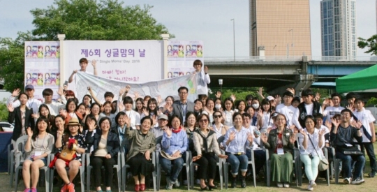 한국미혼모가족협회가 지난해 개최한 제6회 싱글맘의 날 기념 캠페인 ⓒ한국미혼모가족협회