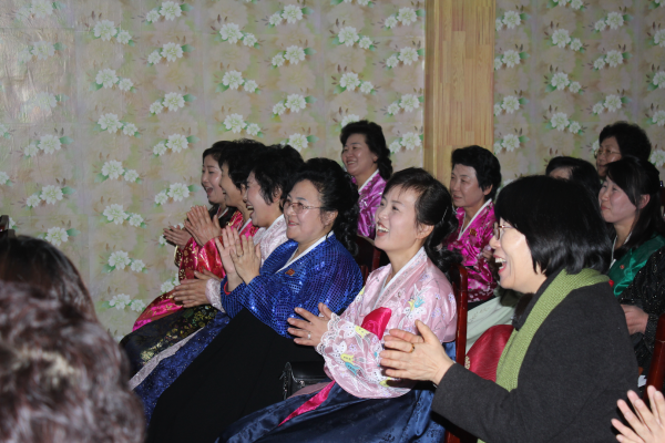 지난 2015년 12월 개성에서 남북여성 공동 문화행사인 민족의 화해와 단합, 평화와 통일을 위한 남북여성들의 모임이 열렸다. 한국여성단체연합·전국여성연대 등 33개 여성단체가 참가했다.