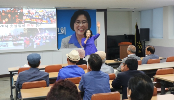 지난 15일 오후7시 서울 성북구 돈암2동 주민센터에서 지역 국회의원인 더불어민주당 유승희 의원(3선)의 의정보고회가 개최됐다. ⓒ유승희 의원실
