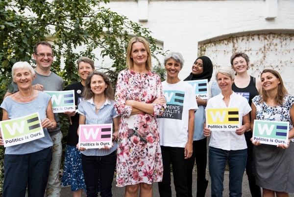 영국 페미니스트 정당, ‘여성평등당(Womens Equality Party)’ 의 소피 워커 대표(가운데)와 지지자들.