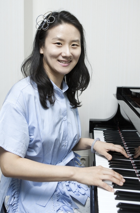 피아니스트 김보나씨가 연습 도중 포즈를 취했다. ⓒ이정실 여성신문 사진기자