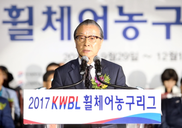 9월 29일 오후 경기도 수원 서수원칠보체육관에서 열린 2017 KWBL 휠체어농구리그 개막식에서 한국휠체어농구연맹 변효철 총재가 대회사를 하고 있다.