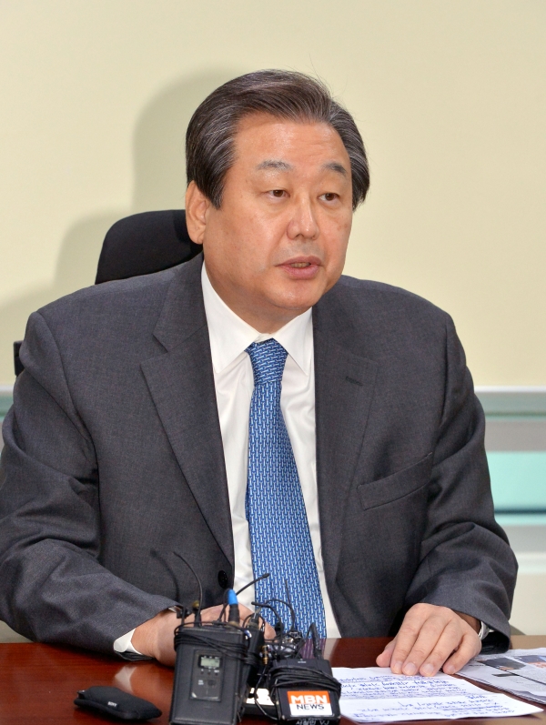 김무성 의원 등 바른정당 의원 9명이 한국당으로 복당할 뜻을 밝혔다. ⓒ뉴시스·여성신문