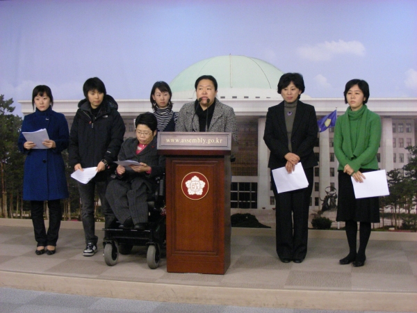 2008년 2월 12일 군가산제 부활안을 반대하는 여성장애단체 공동기자회견 ⓒ한국여성단체연합