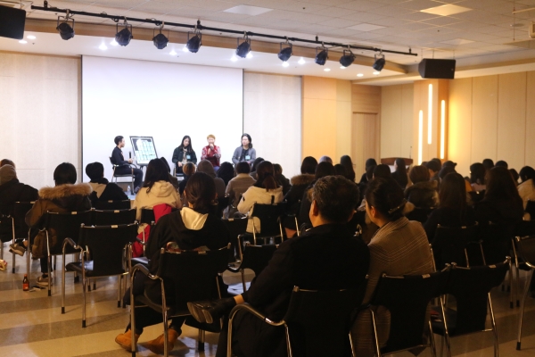 ‘전국디바협회’는 지난 11월 25일 서울 신촌 피스센터에서 ‘페미니스트 게이머와 개발자들의 만남 : FeGTA(FEMI-GAMERS Take Action, 펙타)’ 토크콘서트를 열었다. ⓒ전국디바협회 제공
