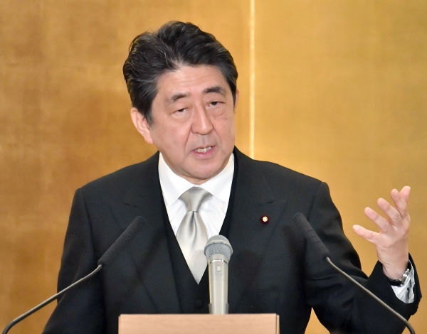 아베 신조 일본 총리가 지난 4일 이세 신궁 참배를 마친 후 신년 첫 기자회견을 갖고 있다. ⓒ뉴시스·여성신문