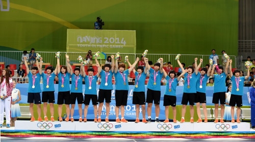 한국 여자 핸드볼 청소년대표팀이 25일(현지시간) 난징시 지앙닝스포츠센터에서 열린 제2회 난징하계청소년올림픽대회 여자핸드볼 결승에서 강호 러시아를 32-31 근소한 차이로 꺾고 정상에 올랐다. ⓒ대한체육회