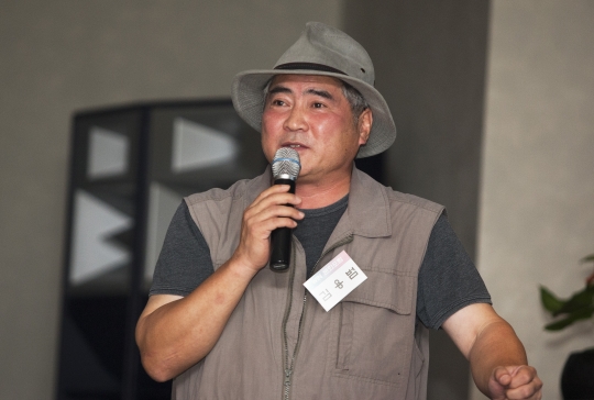 가을음악회 라틴의 밤이라는 제목으로 9월 26일 서울 중구 반얀트리 클럽 페스타동에서 열린 제17차 윈문화포럼에서 김용범 PD가 라틴 문화에 대해 강연하고 있다.