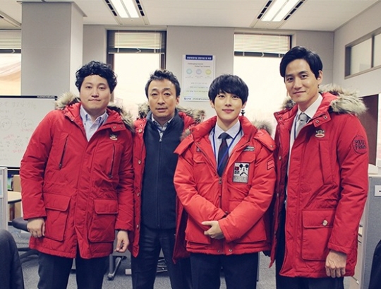 임시완이 tvN 드라마 ´미생´ 팀에게 방한복을 선물했다. ⓒ스타제국