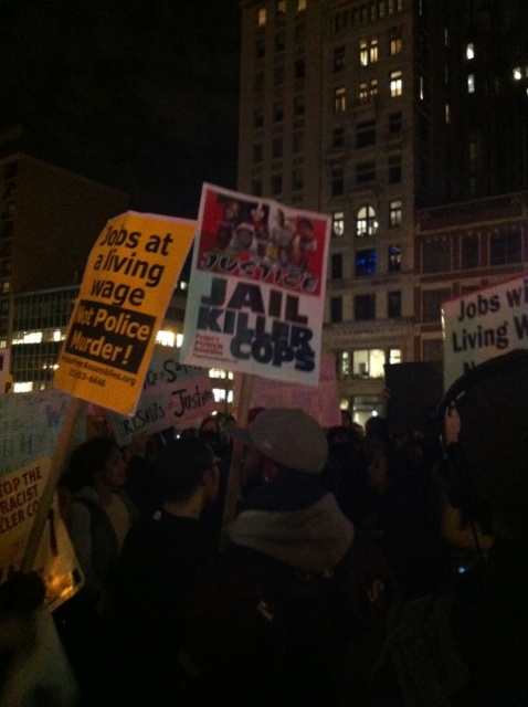 흑인 청년을 총으로 사살한 백인 경관에 대한 불기소 결정 이후 미 전역으로 시위가 확산되는 가운데 11월 25일 뉴욕 맨해튼에서도 시위가 있었다. ⓒ뉴시스·여성신문