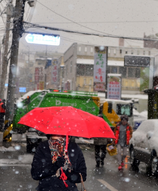 8일 새벽부터 서울과 중부 서해안 지역을 시작으로 전국에 눈이나 비가 내릴 전망이다. ⓒ뉴시스·여성신문