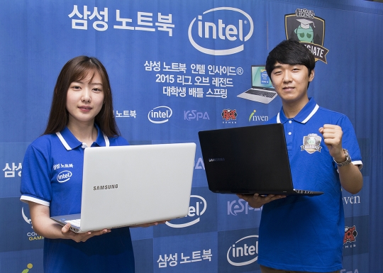 전남과학대 돌하르방 팀이 경기에 사용된 삼성 노트북 5 제품을 소개하고 있다.
