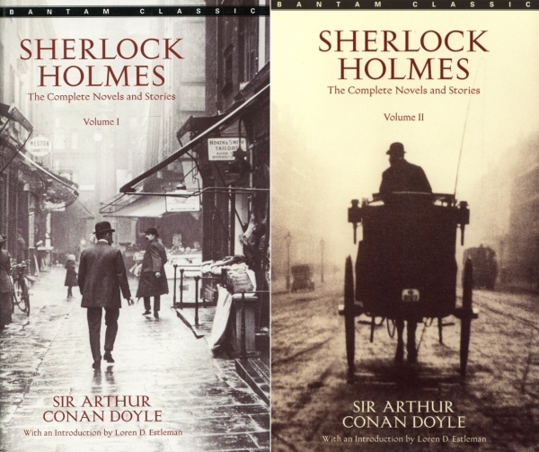 1986년 출간된 아서 도난 코일의 셜록 홈즈 : 완전한 소설과 이야기(Sherlock Holmes: The Complete Novels and Stories) 1,2권 표지.