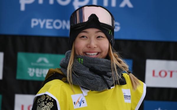 클로이 김(18)이 13일 평창 휘닉스 스노파크에서 열린 2018 평창 동계올림픽 스노보드 하프파이프 여자 결승전에서 최종 점수 98.25점을 기록하며 금메달을 차지했다. ⓒ뉴시스