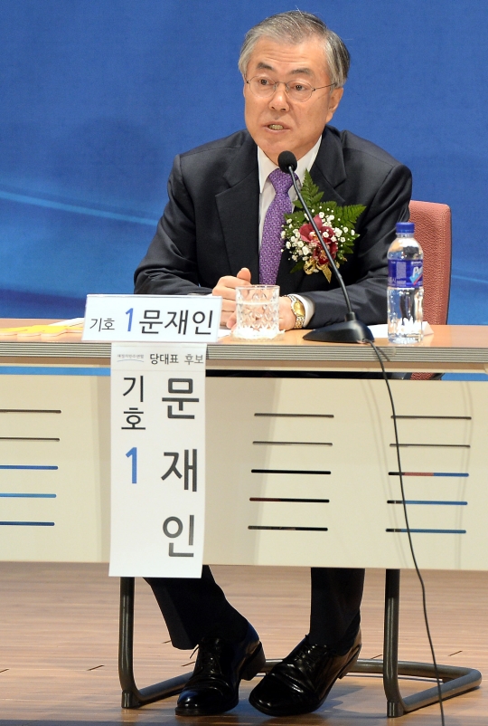 21일 오전 서울 여의도 국회의원회관에서 열린 당대표 후보 초청 토론회에서 문재인 후보가 발언하고 있다.