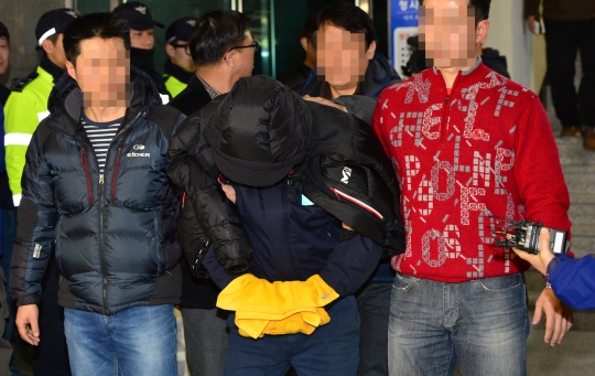 30일 오전 충북 청주 흥덕경찰서에서 크림빵 아빠 뺑소니 사건의 용의자 허모씨가 이송되고 있다.