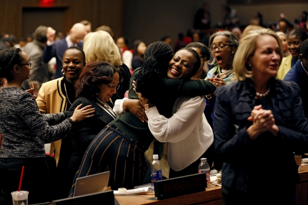 유엔 여성지위위원회(CSW) 제62차 연례총회 폐막식에서 합의안 도출에 성공하고 기뻐하는 참가자들. ⓒUN Women/Ryan Brown