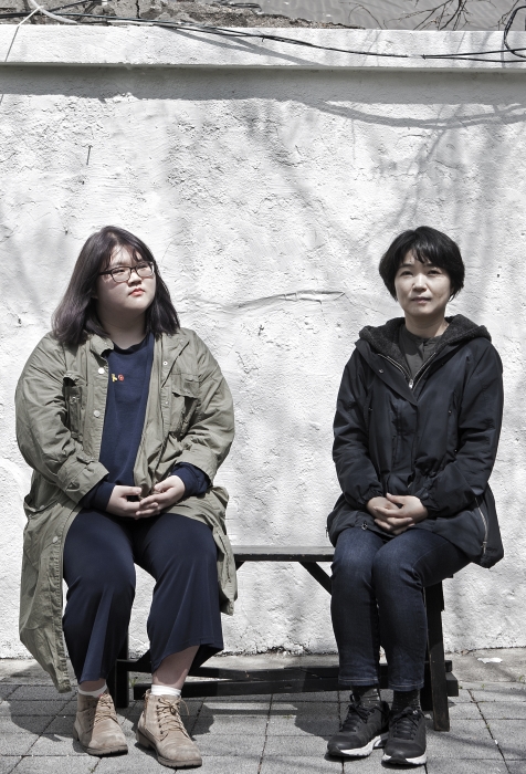 (왼쪽부터) 오지수 감독과 주현숙 감독 ⓒ이정실 여성신문 사진기자
