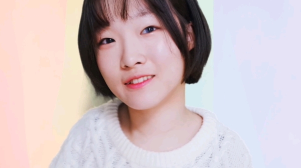 ‘뇌성마비 여성 장애인으로 한국에서 사는 이야기’를 영상으로 전하는 유튜버 ‘구르님’ 김지우양. ⓒ유튜브 영상 캡처