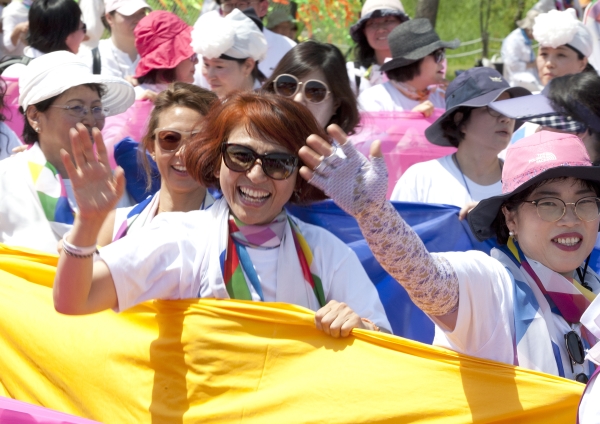 2018 국제여성평화걷기 참가자들이 환하게 웃고 있다. ⓒ이정실 여성신문 사진기자