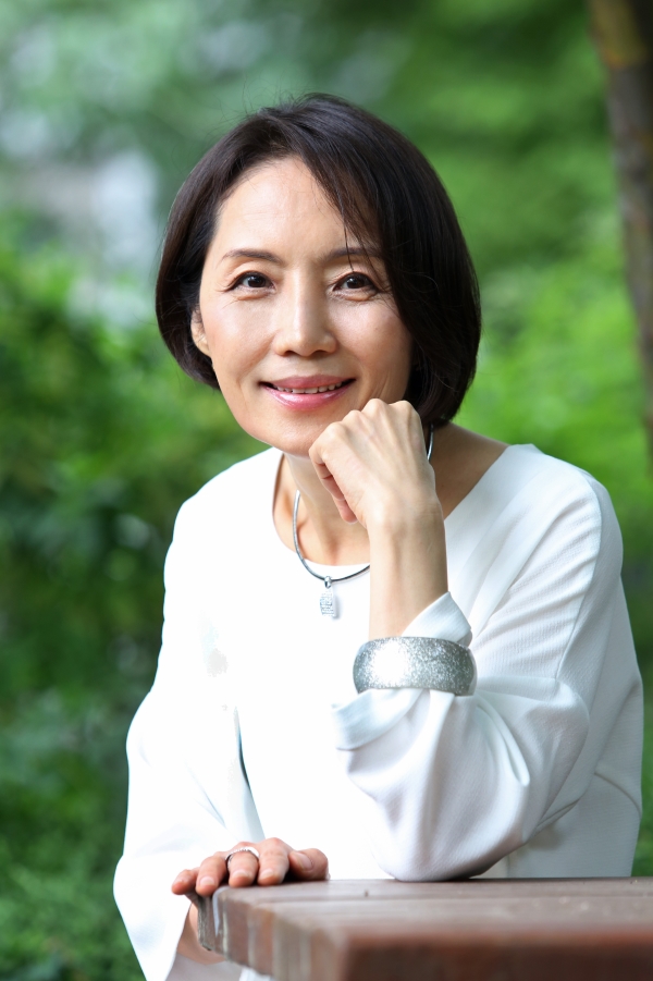 페미니스트이자 한국 최초의 여신학 박사인 김신명숙 씨가 최근 책 『여신을 찾아서』를 펴냈다. ⓒ이정실 여성신문 사진기자