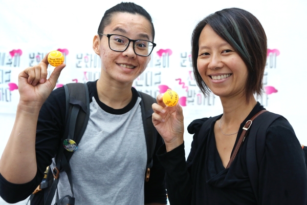 대만에서 온 연극·영화인 조이스 씨와 벳지 씨도 이날 여러 워크숍에 참여했다. ⓒ이정실 여성신문 사진기자