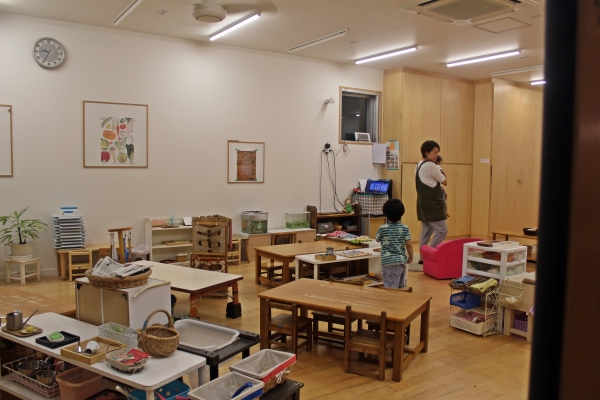 후쿠오카시 하카타구에 위치한 도론코(どろんこ) 야간보육원에 오후 10시가 넘은 시각에도 아이들이 남아 있다. 도론코 보육원은 오전 7시부터 새벽 2시까지 운영된다. ⓒ후쿠오카=이유진 기자