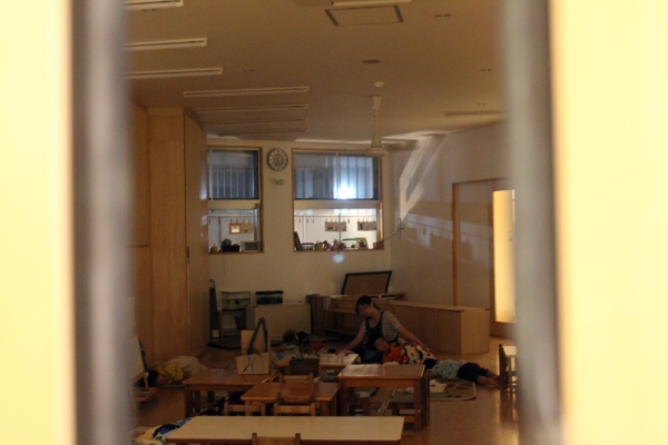 후쿠오카시 하카타구에 위치한 도론코(どろんこ) 야간보육원의 한 쪽 공간에서 아이들이 자고 있다. 도론코 보육원은 오전 7시부터 새벽 2시까지 운영된다. ⓒ후쿠오카=이유진 기자